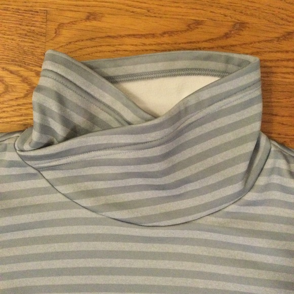 Columbia- NWOT Gray Stripped Pullover. Size S. - Picture 4 of 9